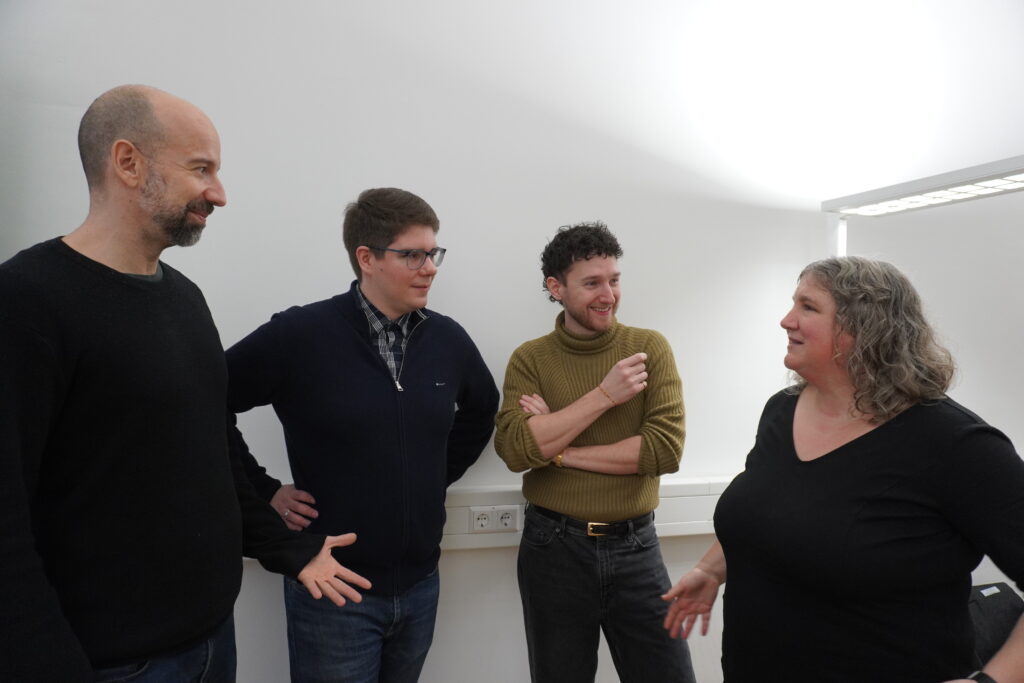 A picture of Fares Kayali, Patrick Koger, Georg Nöhrer & Elisabeth Guenther talking.